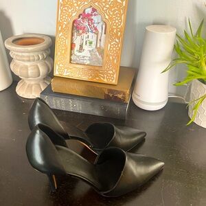 VINCE Black Leather Pumps